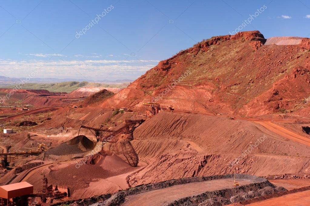 Stock de sacs de minerais prêts à être expédiés depuis la Province du Maniema